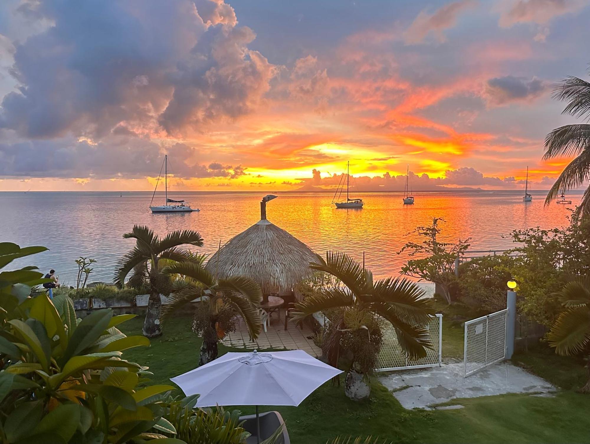 Meri Lodge Huahine Fare Bagian luar foto